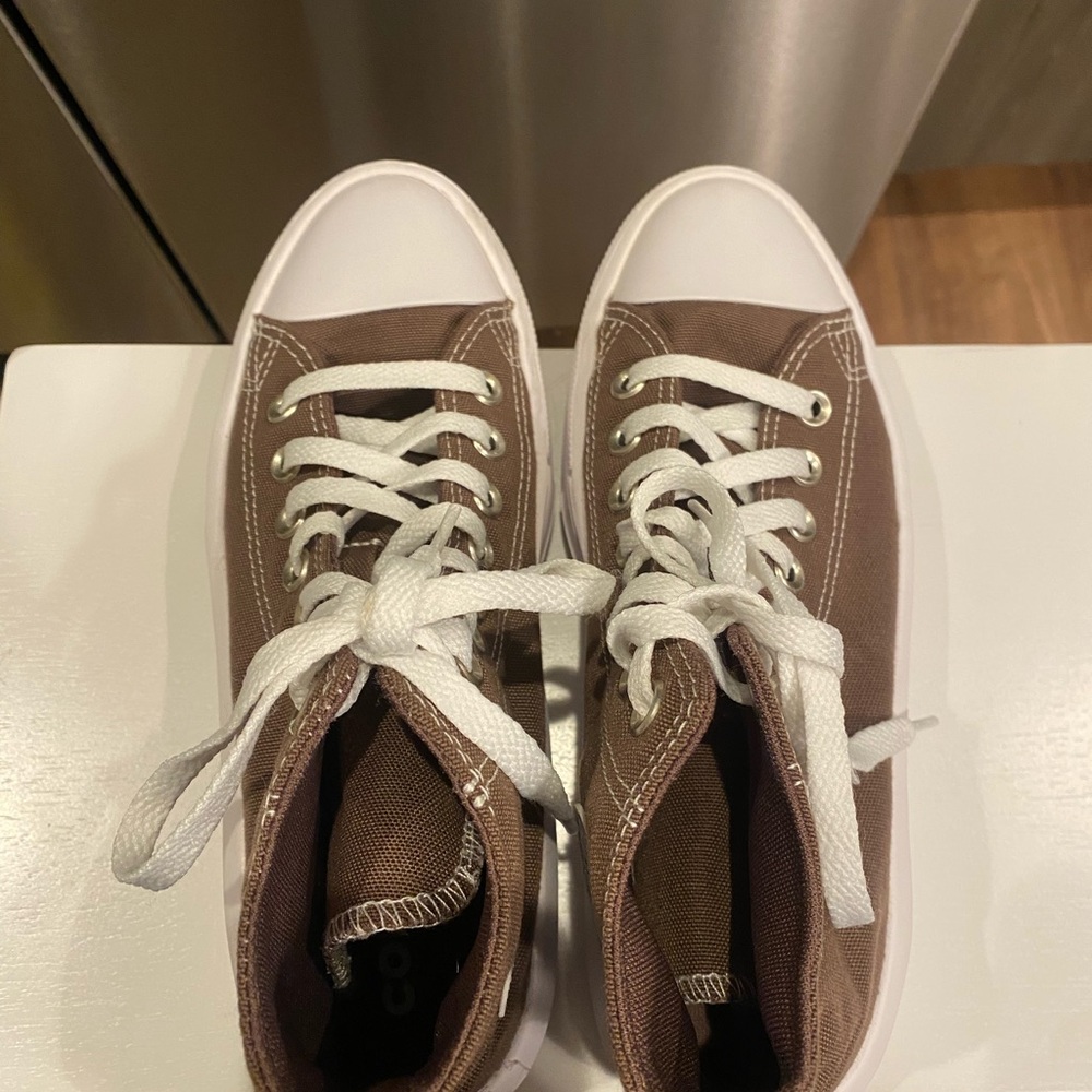 Brown High-Top Platform Converse - Picture 5 of 6